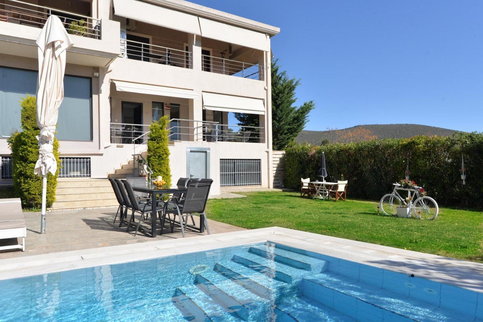 Villa Constangie Marathon  Exterior photo